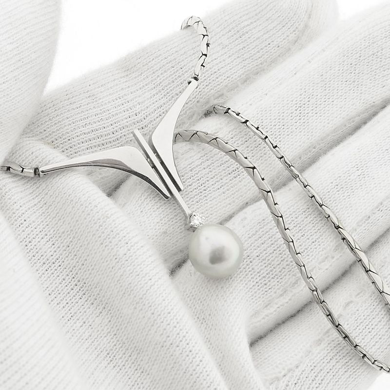 Image 9 of White gold necklace with pearl and diamond; 0.05 ct. | 44 cm