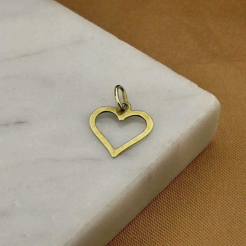 Image 2 of Gold pendant of a heart