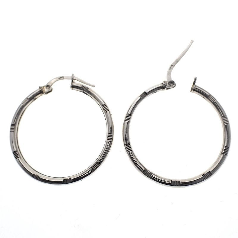 Image 2 of Silver earrings with a ribbed pattern | Ø 30 mm