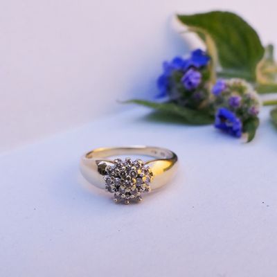 Image 2 of Gold ring pavé set with diamonds | 0.095 ct.