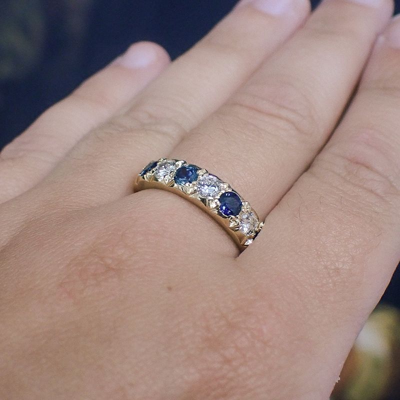 Image 4 of 18-karat gold ring with diamond and sapphire | approx. 0.51 ct.