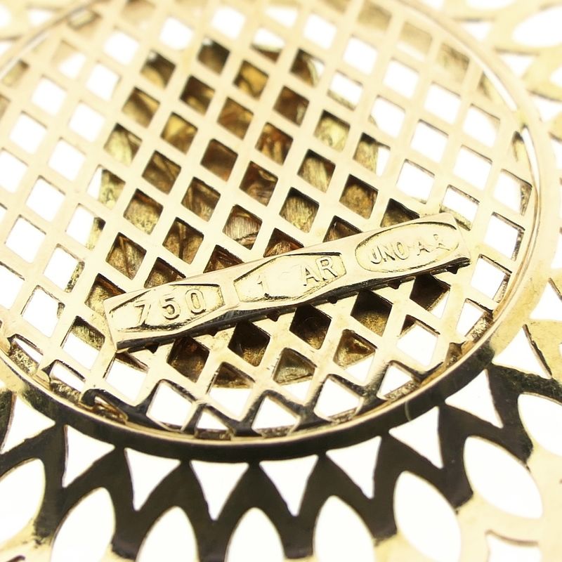 Image 6 of Two-tone gold pendant with the face of Mary