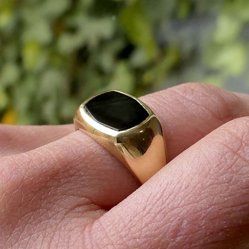 Image 12 of Gold signet ring with onyx