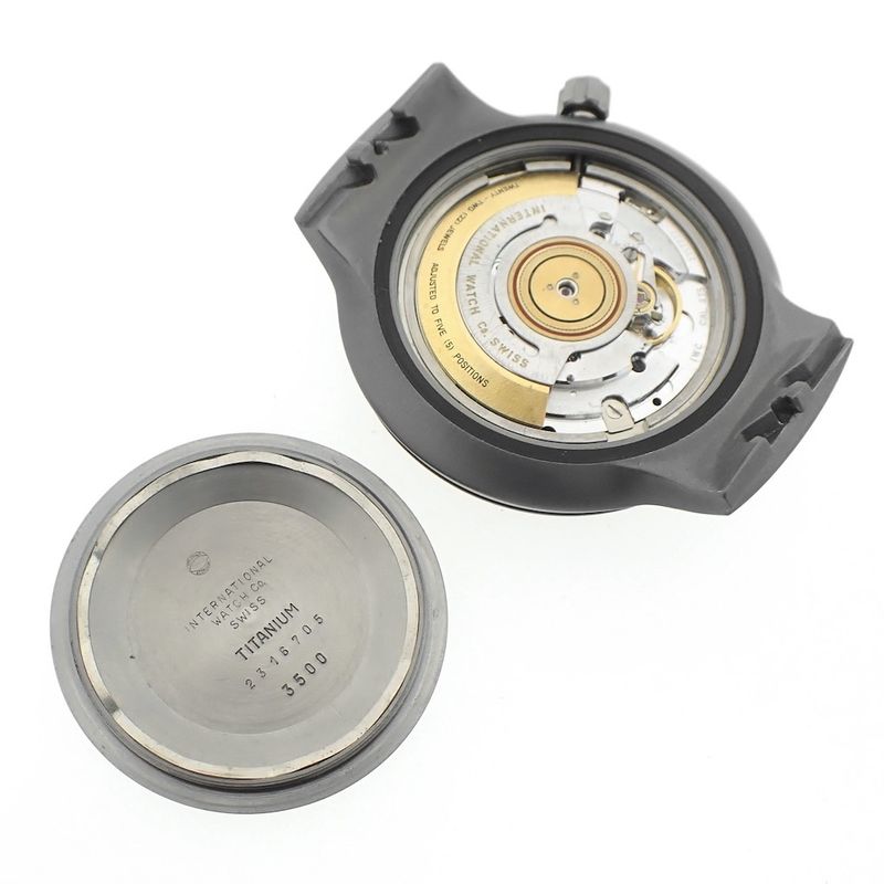 Image 9 of IWC Porsche Design Ocean 2000 'Kampfschwimmer'; Titanium diving watch