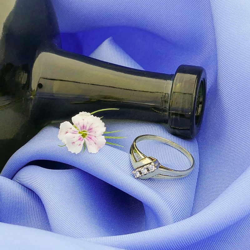 Image 5 of Gold ring with diamonds; 0.18 ct.