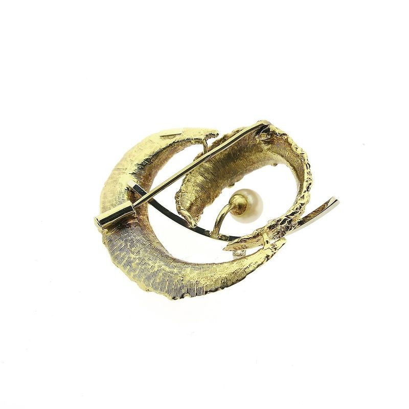 Image 4 of Two-tone gold brooch with pearl and diamonds