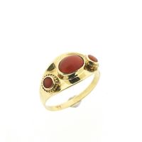 Gold ring with red coral | Vintage