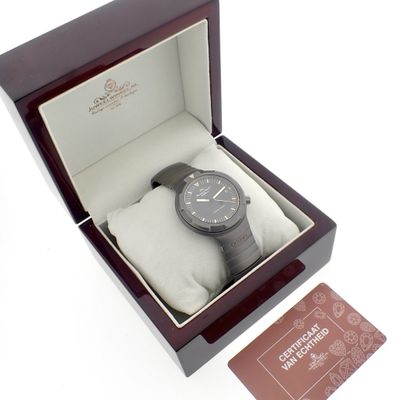 Image 2 of IWC Porsche Design Ocean 2000 'Kampfschwimmer'; Titanium diving watch