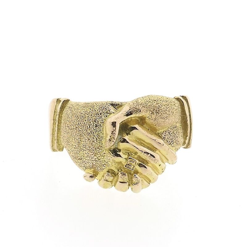 Image 3 of Two-tone gold ring with two holding hands | 19th century