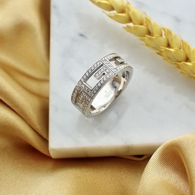 GUCCI white gold ring with 0.36 ct. diamonds Image 2 of GUCCI white gold ring with 0.36 ct. diamonds
