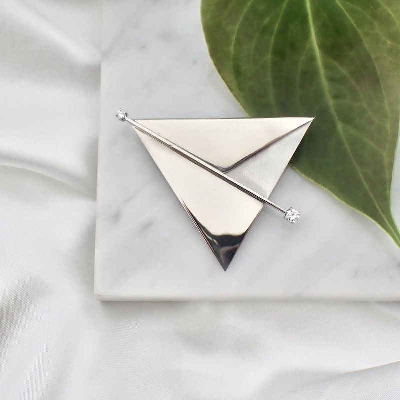 Image 2 of White gold brooch with diamonds