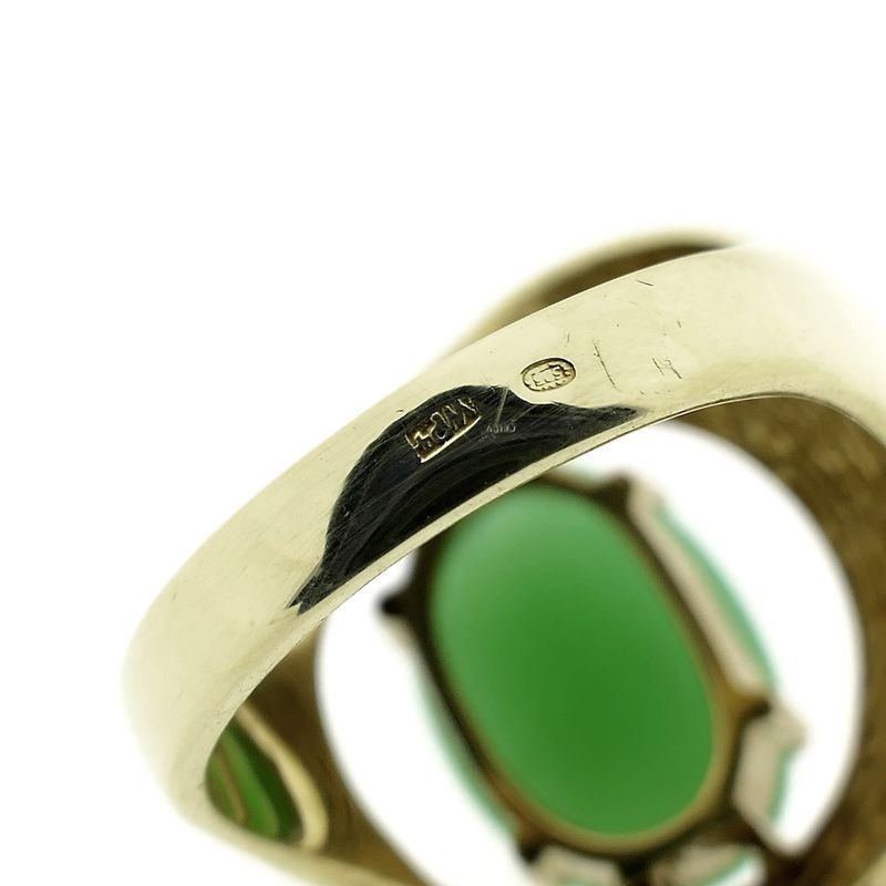 Image 5 of Gold ring with chrysoprase.