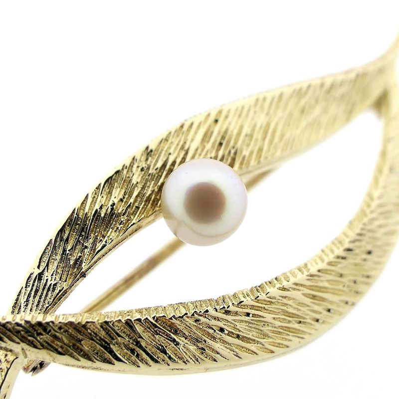 Image 2 of Gold brooch as a feather with pearl