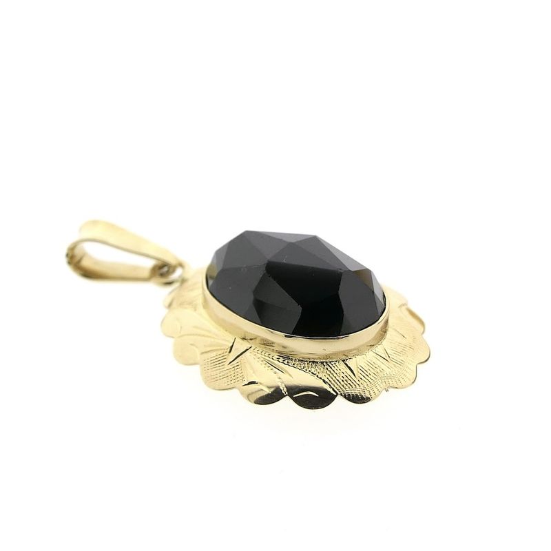 Image 3 of Gold pendant with garnet