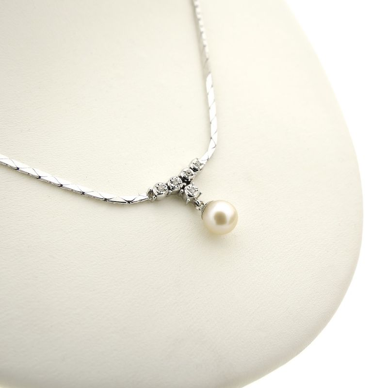 Image 4 of White gold necklace with pearl and diamond; 0.20 ct. | 49.5 cm