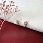 Image 2 of Gold stud earrings with zirconia flower