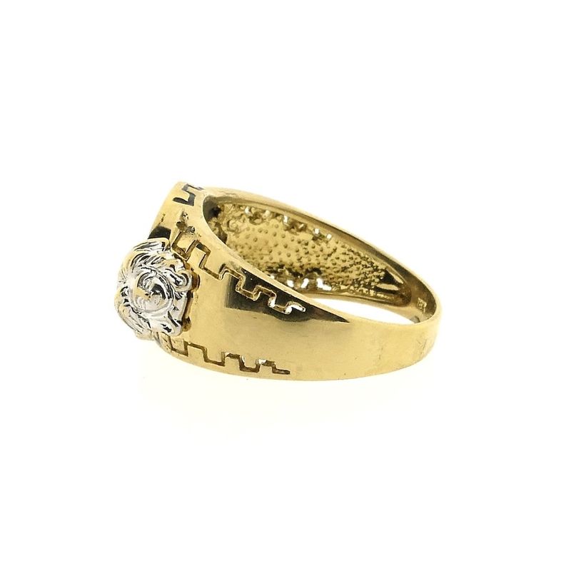 Image 8 of 18-karat gold men's signet ring with onyx and diamond | 0.025 ct.
