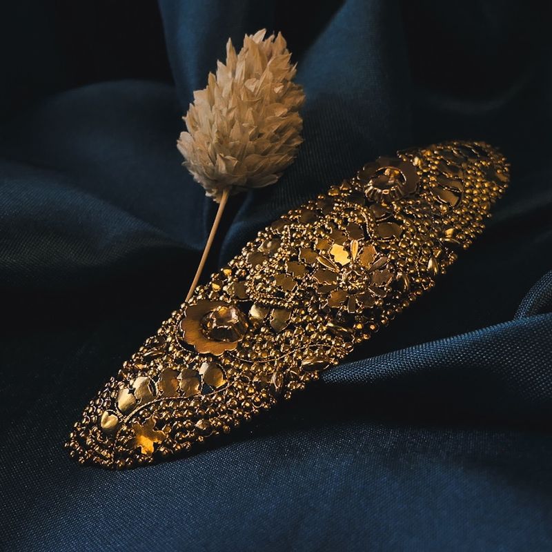 Image 5 of Antique gold brooch with floral design