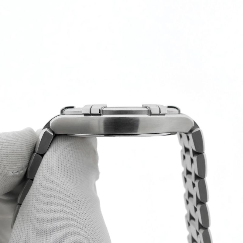 Image 8 of Maurice Lacroix AIKON AI1006-SS002-170-1; Women's watch with mother-of-pearl dial and diamonds