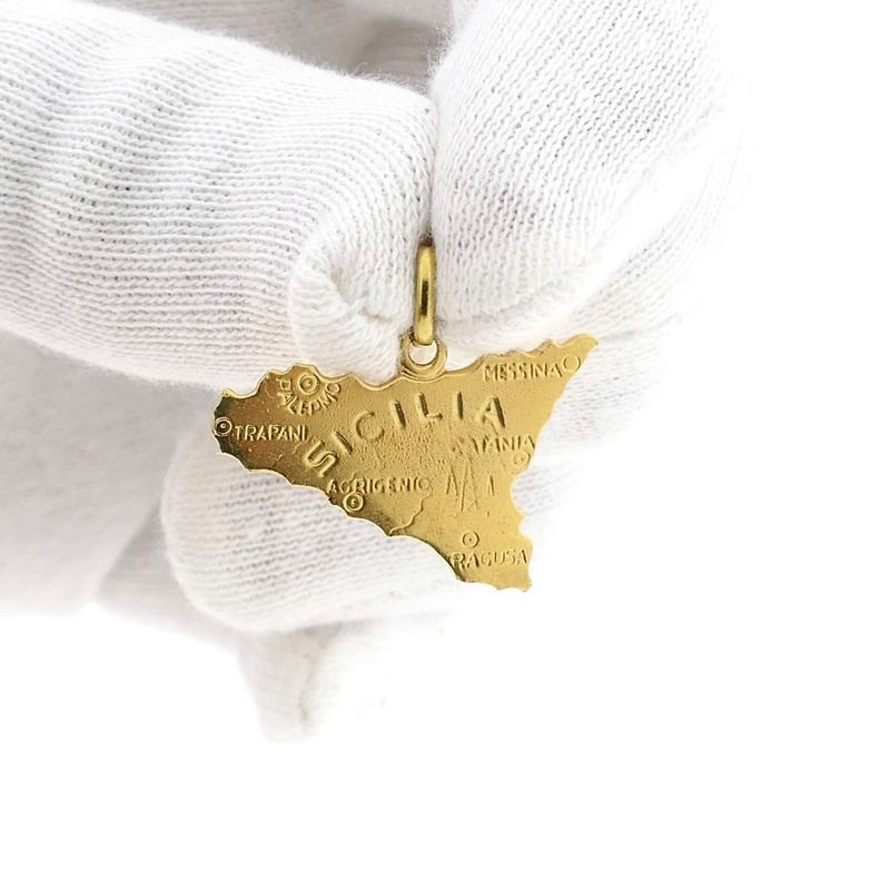 Image 9 of Gold Pendant from Sicily