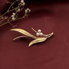 Image 2 of Gold brooch with pearl