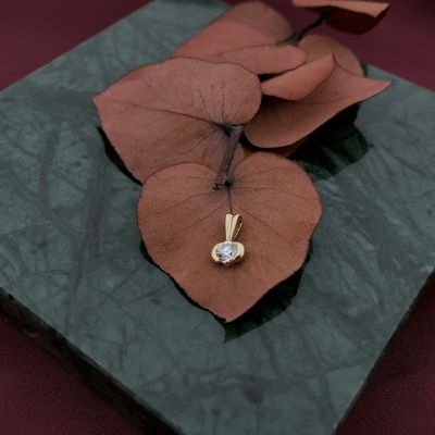 Image 2 of Gold pendant with zirconia