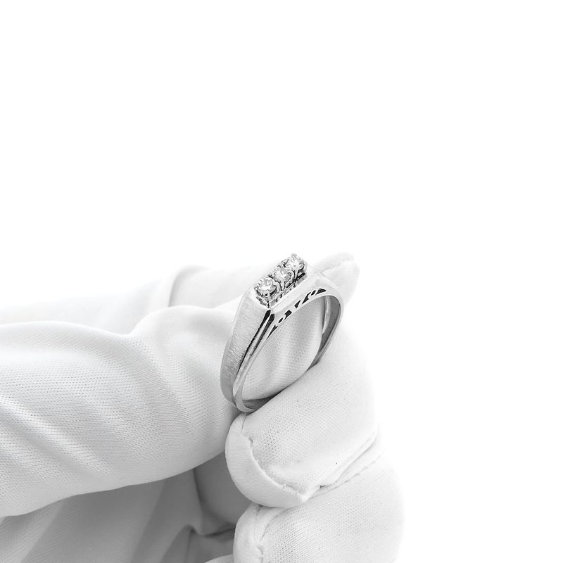 Image 10 of White gold ring with diamond | 0.15 ct.