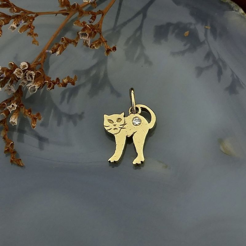Image 1 of 8 carat pendant of a cat with diamond; 0.01 ct.