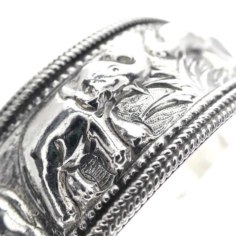 Image 3 of Silver Thai clamp bracelet with elephant relief | Ø 62 mm