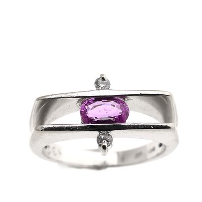 White gold ring with pink sapphire and diamond; 0.06 ct. Image 2 of White gold ring with pink sapphire and diamond; 0.06 ct.