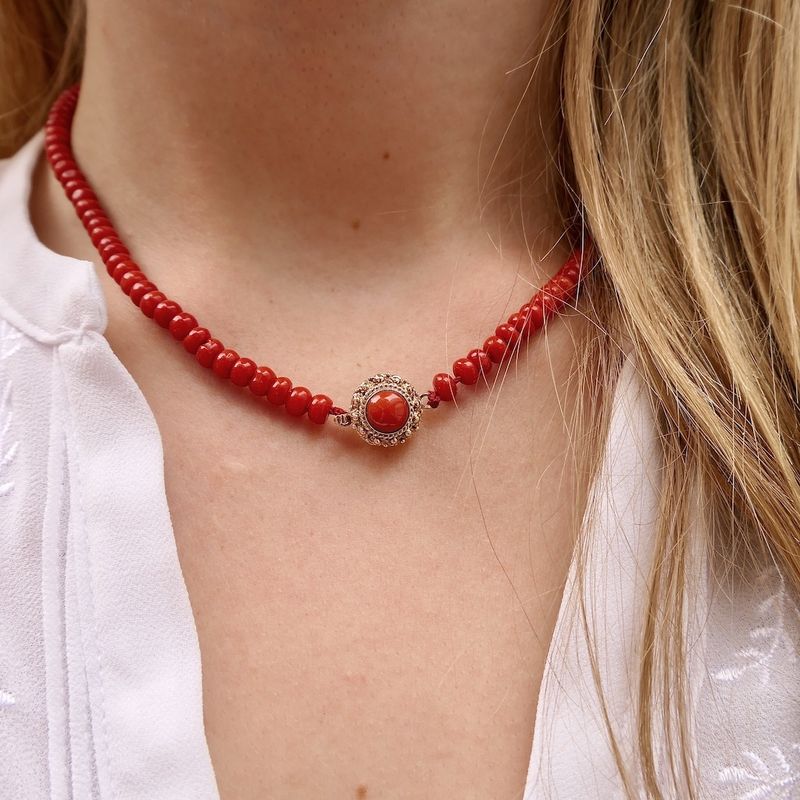 Image 12 of Blood coral bead necklace with gold clasp; Antique | 43.5 cm