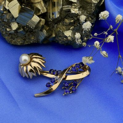 Image 2 of Vintage gold brooch with pearl and sapphires