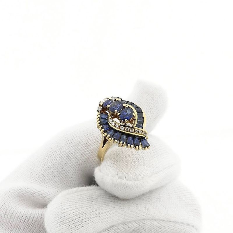 Image 7 of Gold ring with sapphires and diamonds; 0.10 ct.