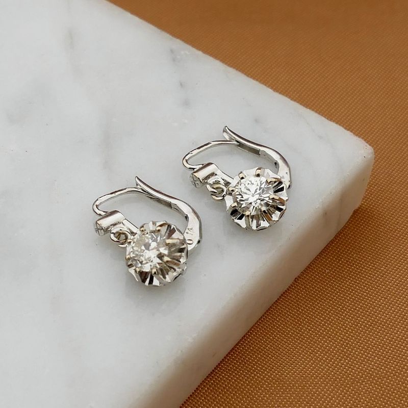 Image 2 of White gold earrings with diamond; 1.00 ct.