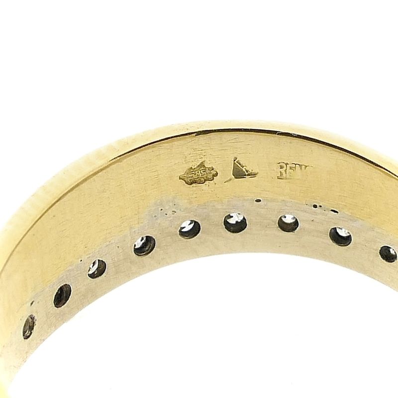 Image 5 of Two-tone gold ring with diamond; 0.26 ct.