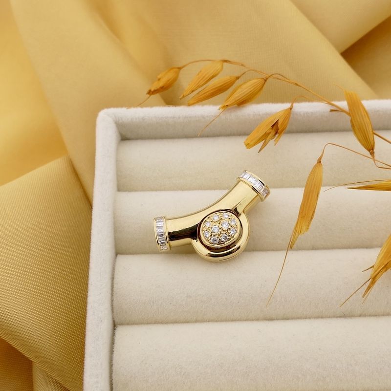 Image 8 of Gold pendant with diamond; 0.48 ct.