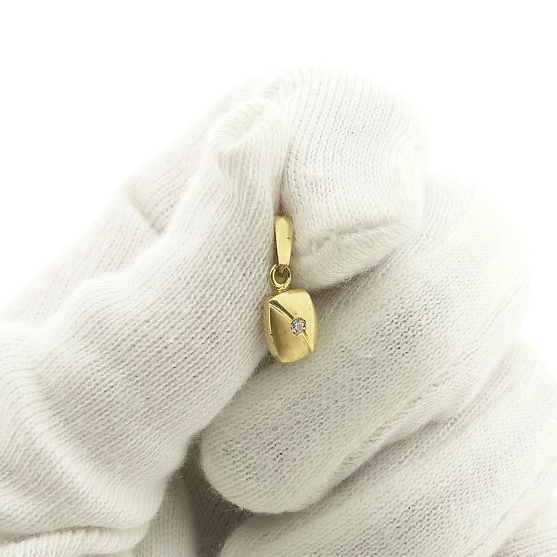 Image 2 of Gold pendant with zirconia