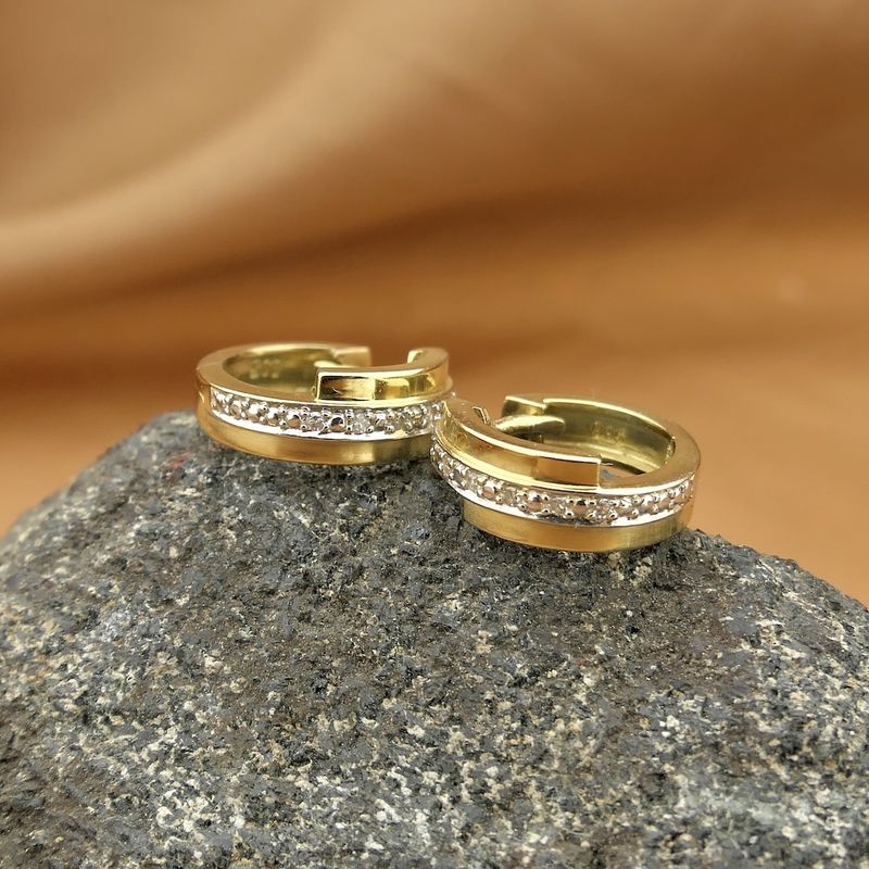 Image 2 of Gold earrings with diamond; 0.06 ct. | Ø 13.9 mm