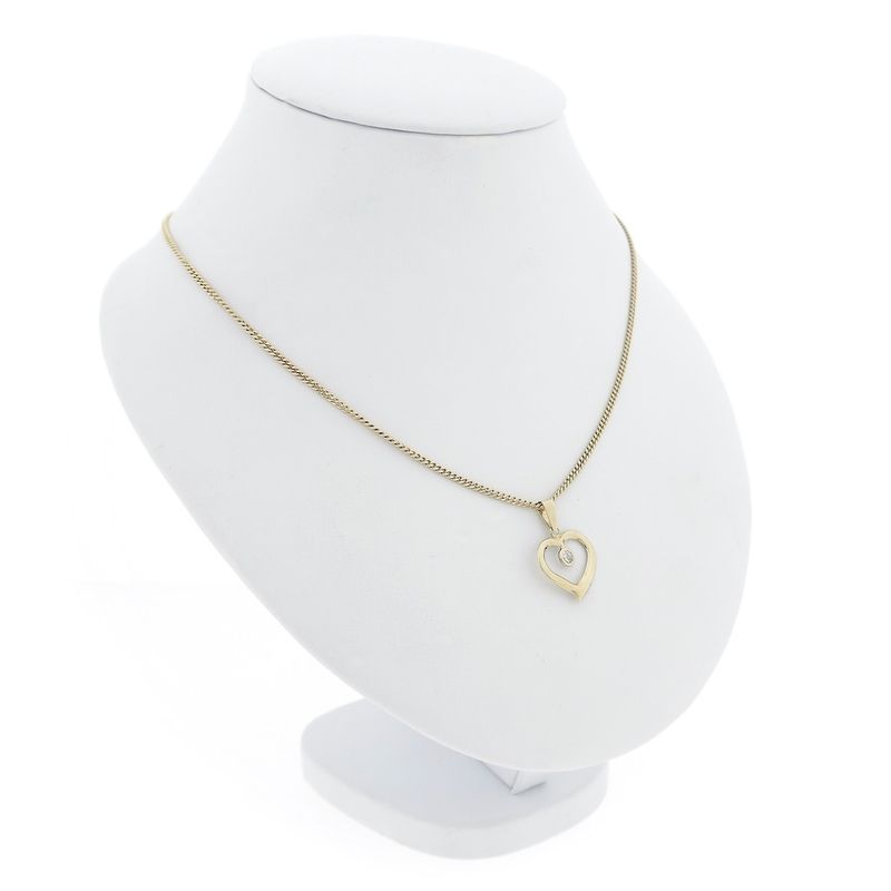 Image 8 of Gold pendant of a heart with zirconia