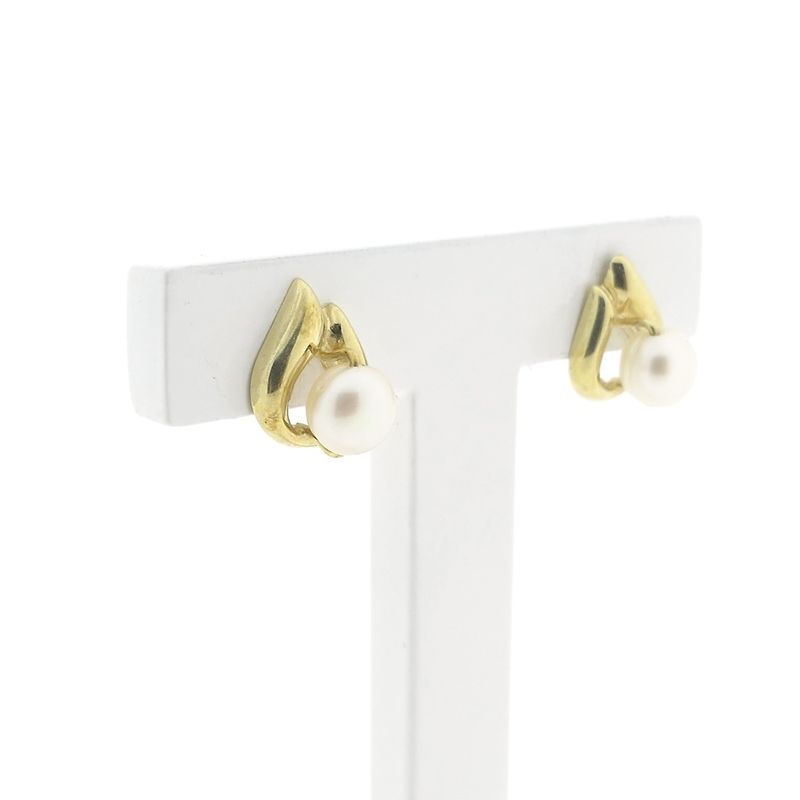 Image 3 of Gold stud earrings with pearl