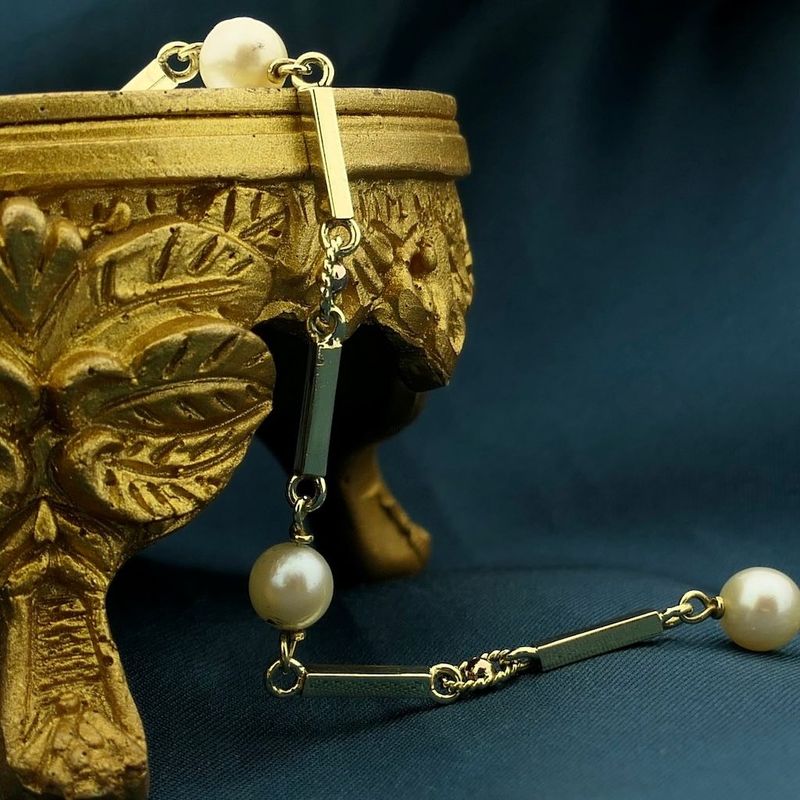 Image 9 of Two-tone gold bracelet with pearls