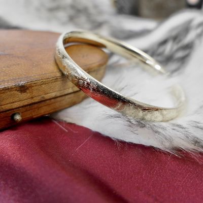 Image 2 of Gold vintage slave bracelet with engravings | Ø 62 mm