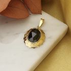 Image 2 of Gold pendant with garnet