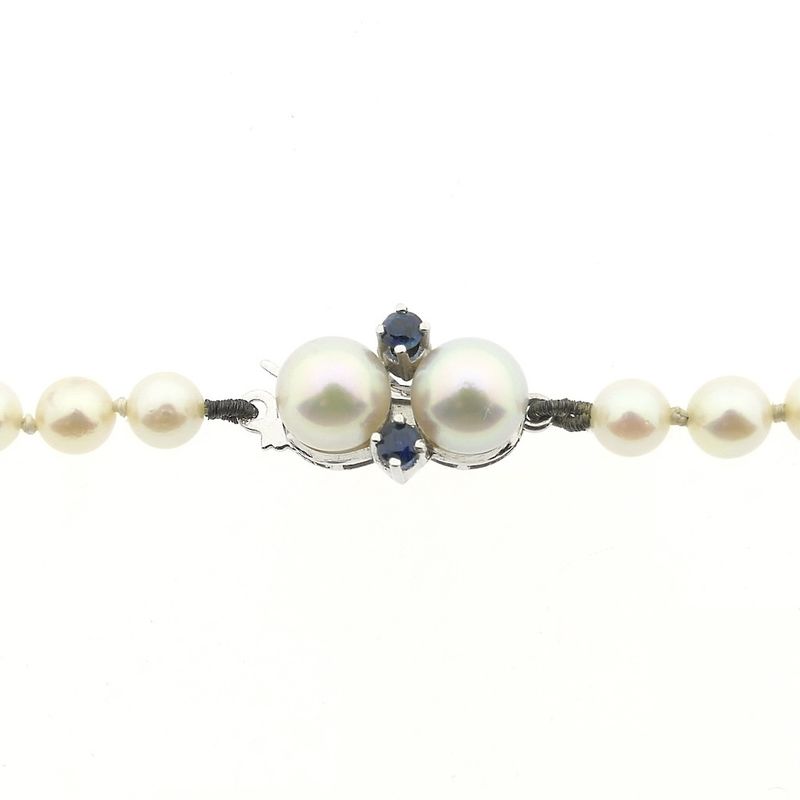 Image 7 of Pearl necklace with white gold clasp and sapphire | 49 cm