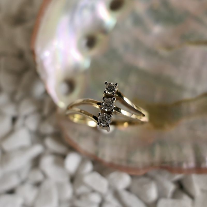 Image 2 of Vintage gold ring with diamonds 0.15 ct.