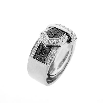 Leo Pizzo white gold ring with white and black diamonds; 0.84 ct. Image 1 of Leo Pizzo white gold ring with white and black diamonds; 0.84 ct.