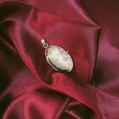 Image 2 of Vintage gold locket pendant | Floral design