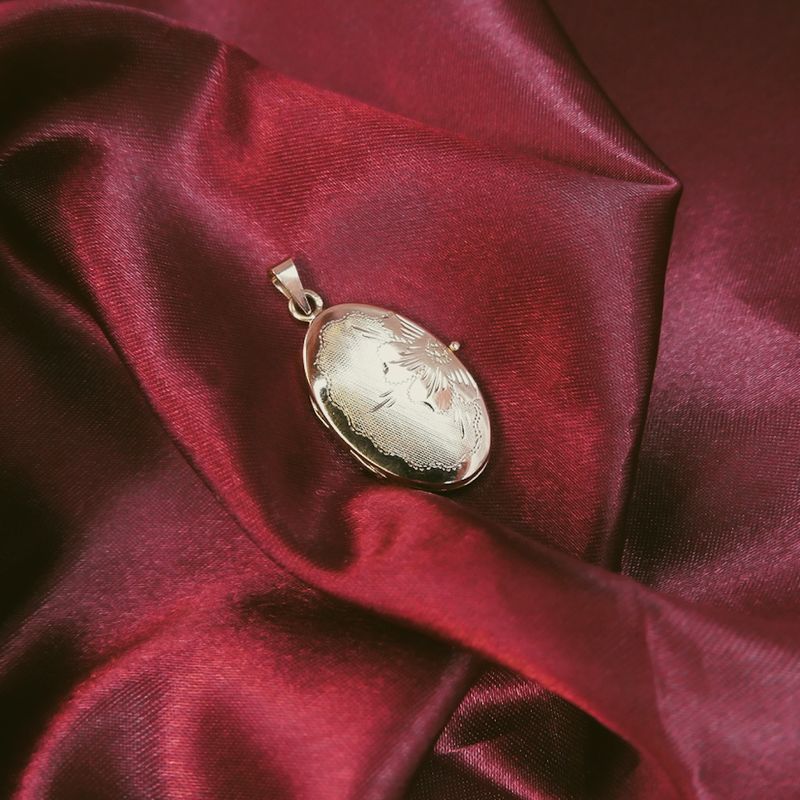 Image 2 of Vintage gold locket pendant | Floral design