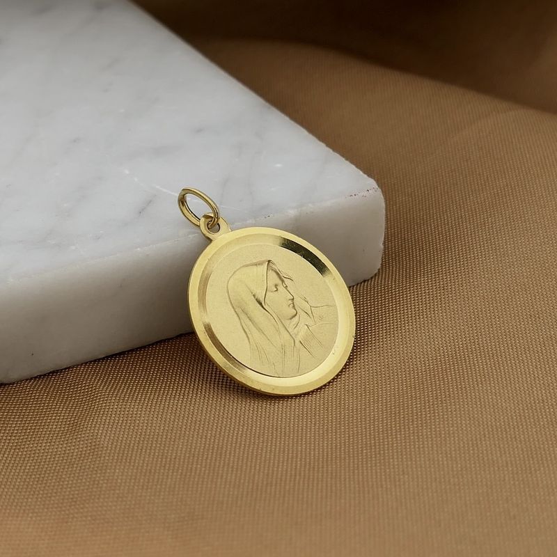 Image 7 of Gold pendant depicted with Mary