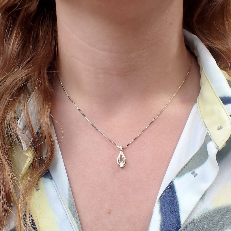 Image 2 of Gold pendant with diamond | 0.06 ct.